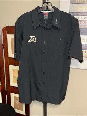 NWT Army Nike dry fit Black Short-Sleeve Button-Down Shirt with Logo Patch
